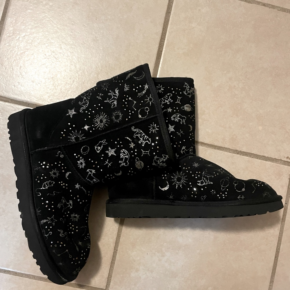 UGG zodiac mid length boots- Black/10